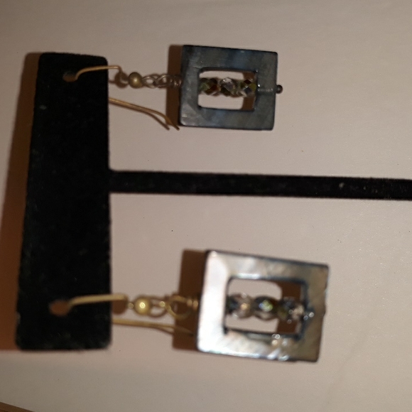 Genuine MoP Hand crafted necklace and earrings set - Picture 11 of 15